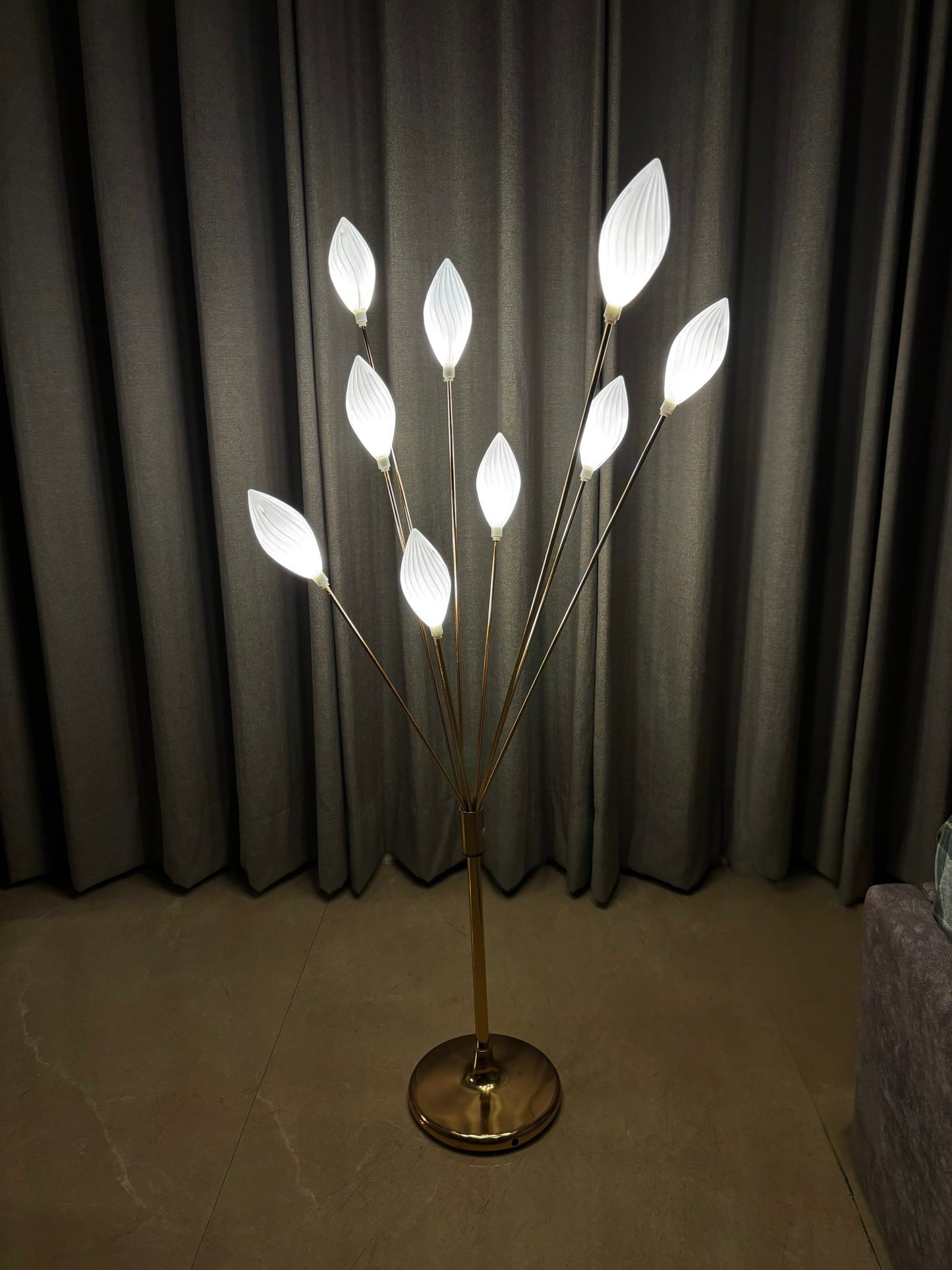 Elegant Gold Branch Floor Lamp with Leaf-Shaped LED Lights